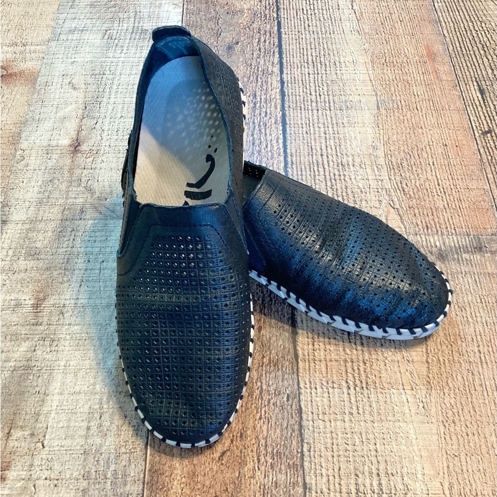 OTBT‎ Universe Black Leather Perforated Slip On Loafers Shoes Womens 7M